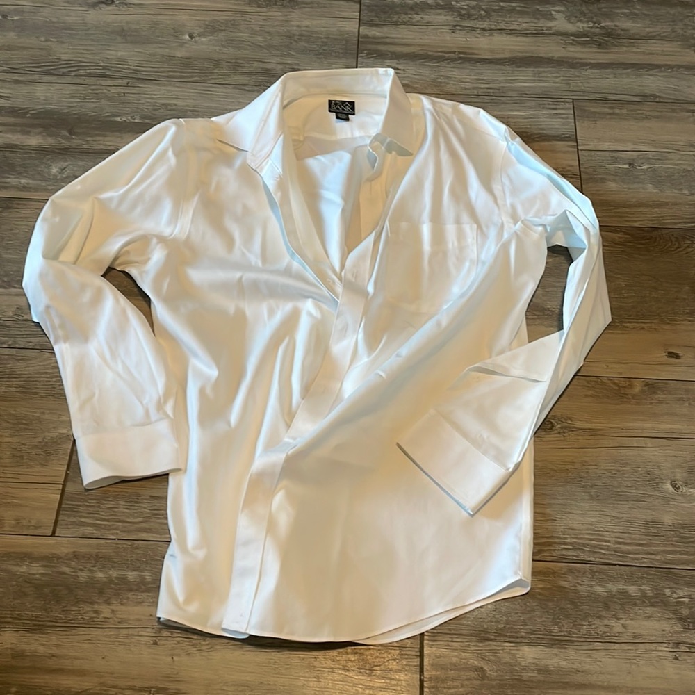 Men’s white slim fit dress shirt